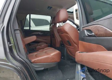 2015 Cadillac Escalade Premium z USA, uszkodzony, nr VIN 1GYS4NKJ0FR716864